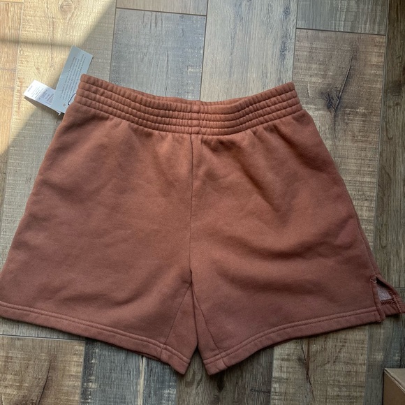 Tna Aritzia cozy perfect Sweatshorts - Picture 1 of 3